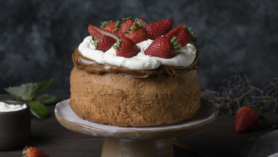 BIZCOCHUELO DE VAINILLA CON FRUTILLAS