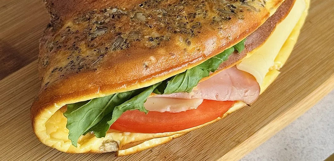 SÁNDWICH CON MASA DE HUEVO